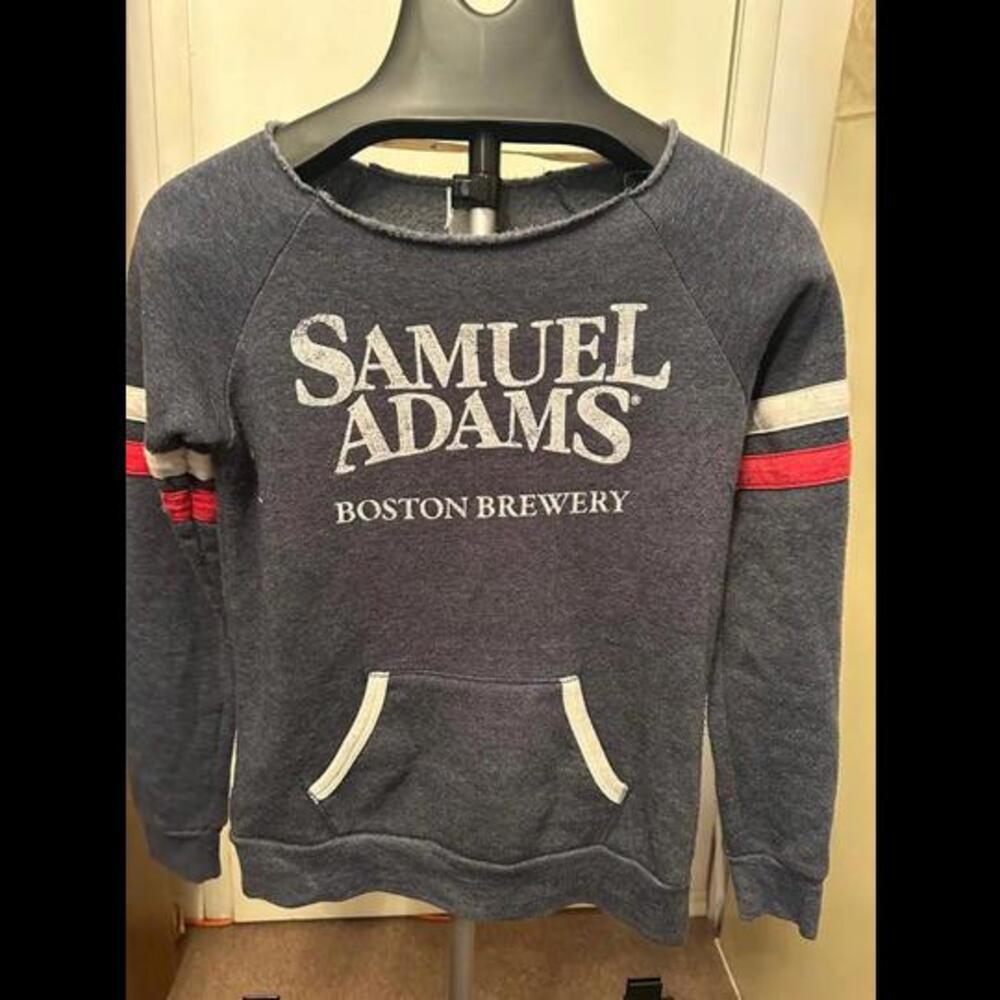 Stay Light and Cozy with the Samuel Adams Small Sweatshirt